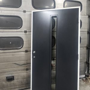 Ulko-ovi 11x21 Oikeakätinen